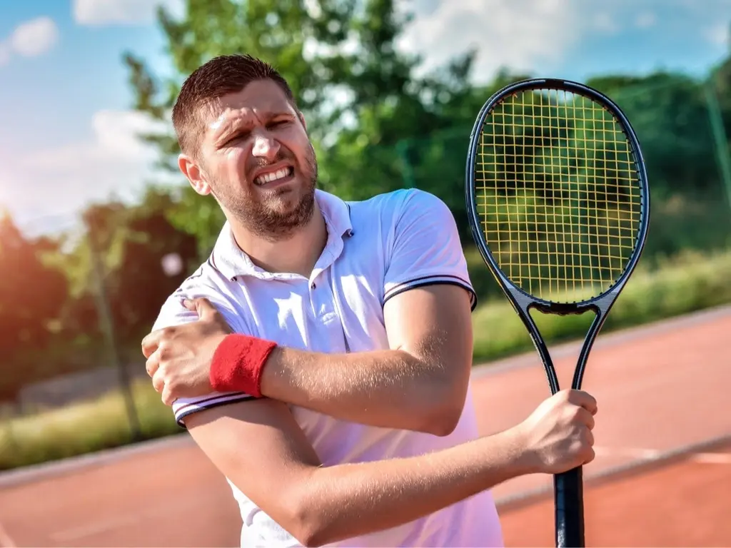 shoulder sports injury treatment Dubai athlete shoulder pain rotator cuff sports injury